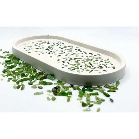 Dekortálca nefrit ásvánnyal